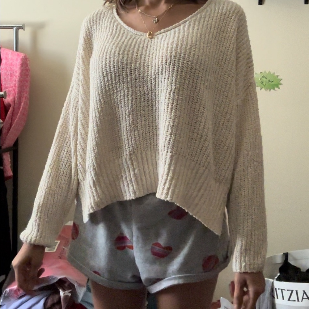 Small oversized sweater